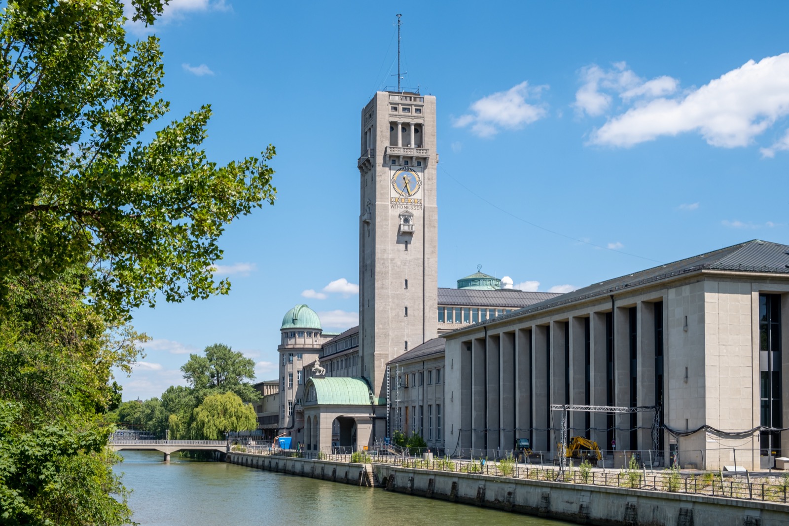 Das Deutsche Museum auf der Museumsinsel an der Isar