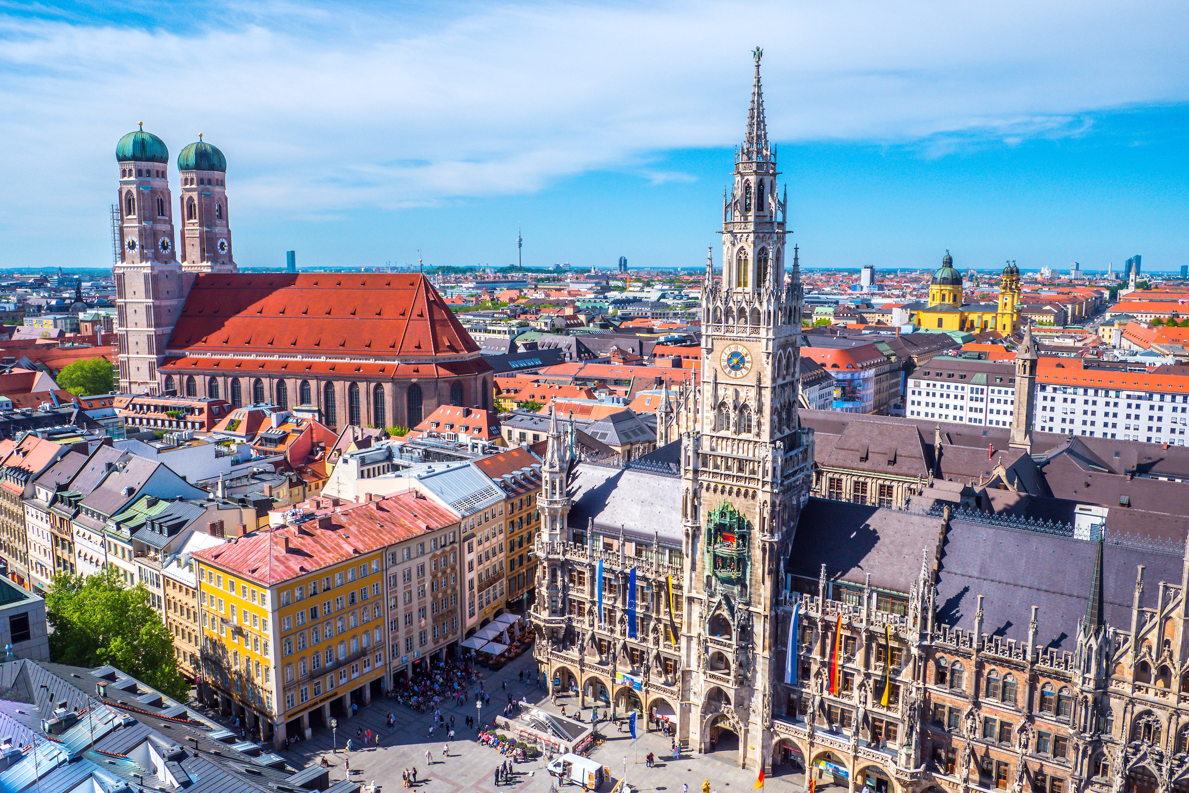 Marienplatz mit Neuem Rathaus und Frauenkirche von oben